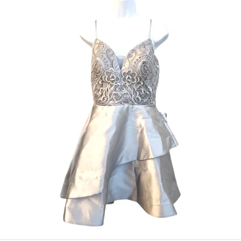 Bee Darlin silver cocktail party dress size 9/10